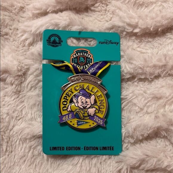 runDisney Dopey Challenge Medal pin limited edition - Picture 1 of 1